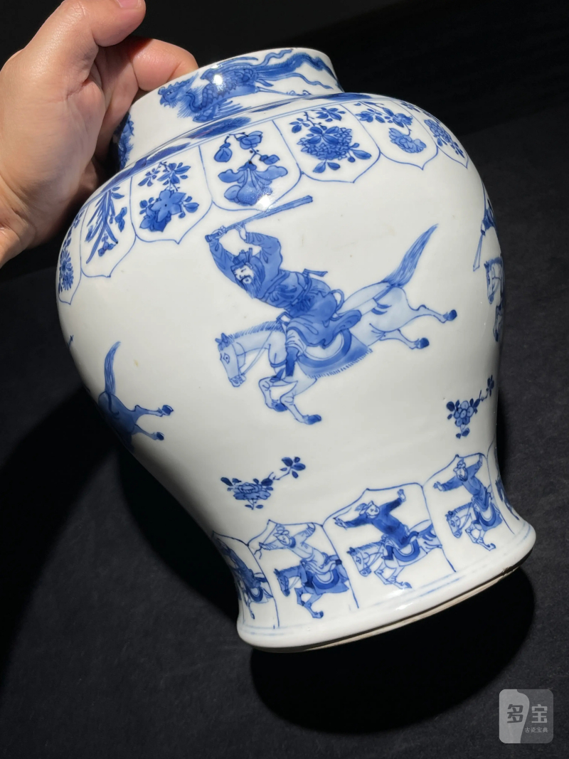 清康熙 青花刀马人将军罐 - 图5